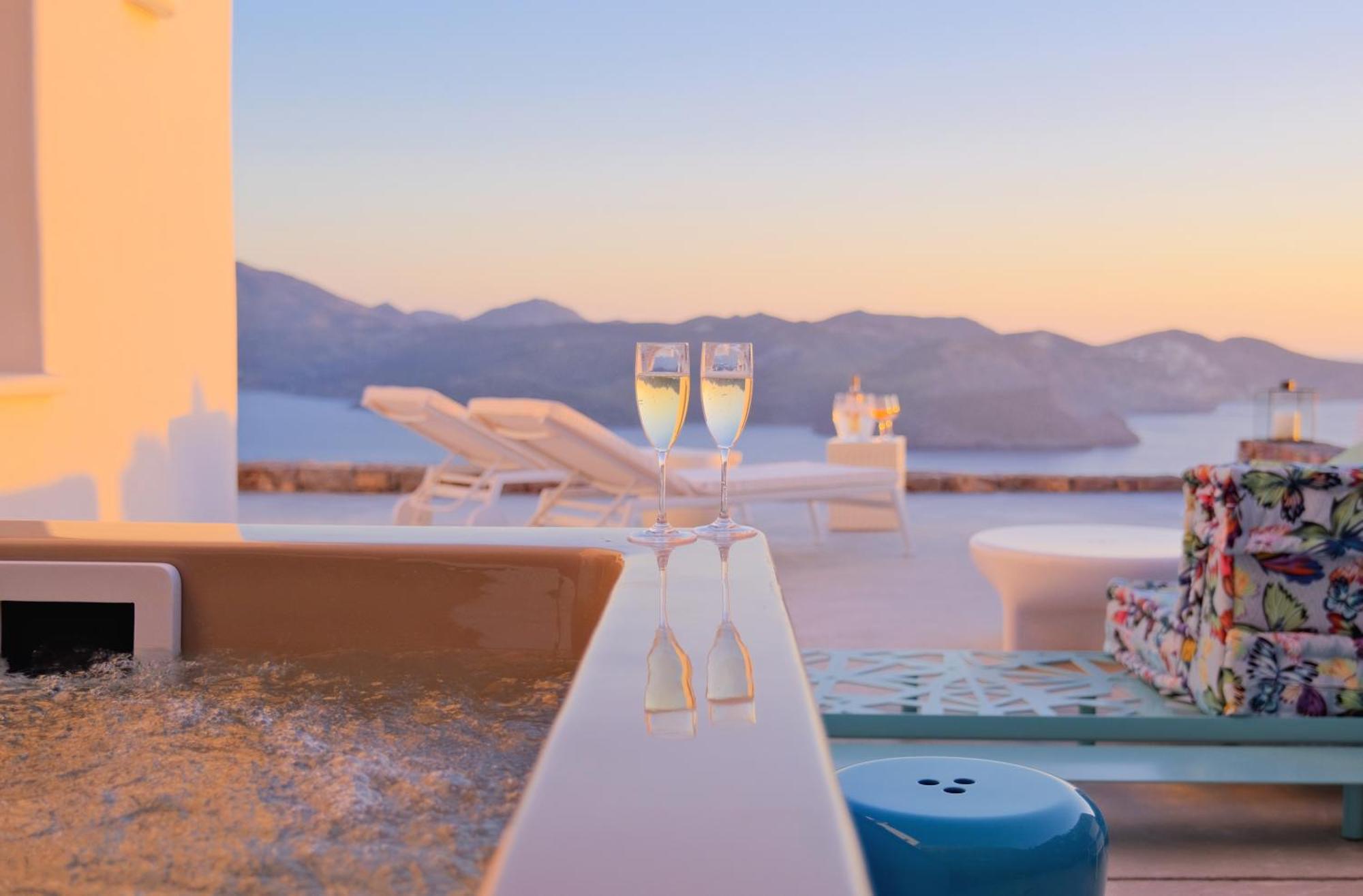 Odyssey Rock Milos Sunset Suites Plaka  Zewnętrze zdjęcie