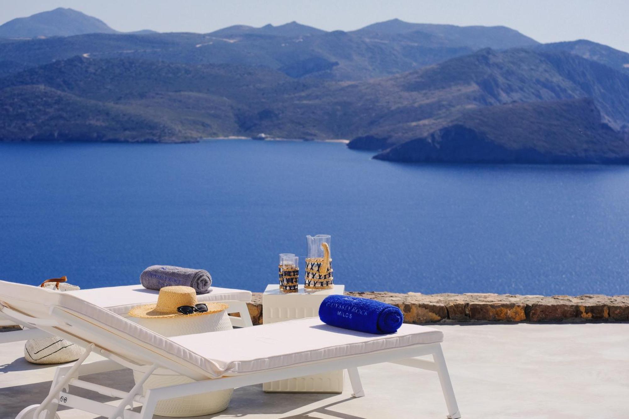 Odyssey Rock Milos Sunset Suites Plaka  Zewnętrze zdjęcie