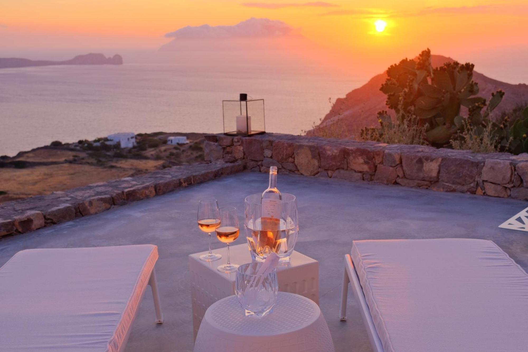 Odyssey Rock Milos Sunset Suites Plaka  Pokój zdjęcie