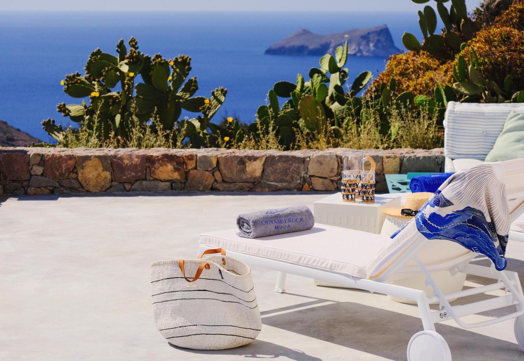 Odyssey Rock Milos Sunset Suites Plaka  Pokój zdjęcie