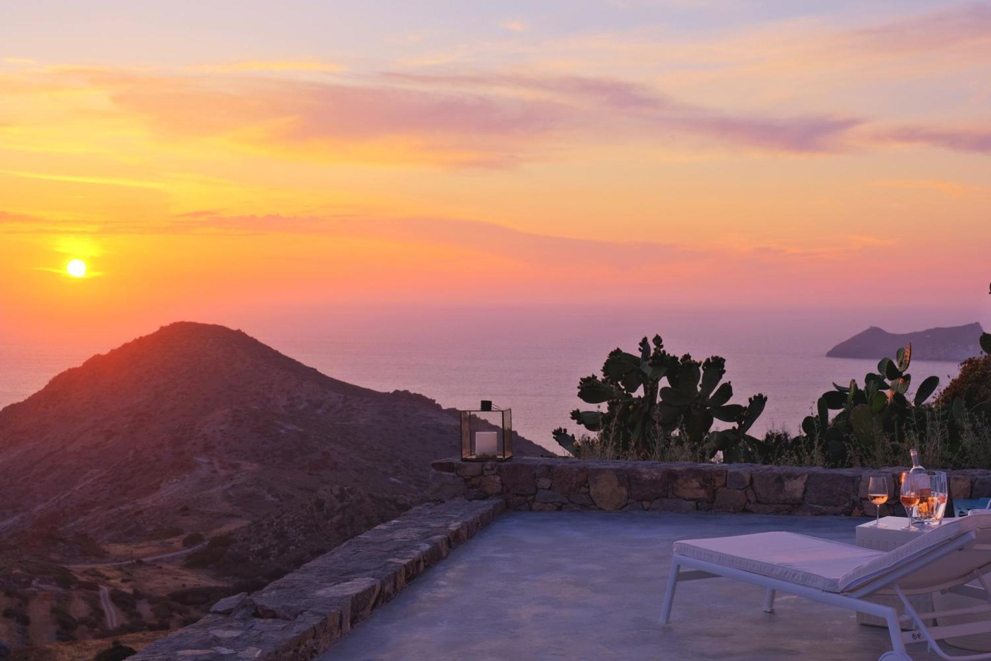 Odyssey Rock Milos Sunset Suites Plaka  Pokój zdjęcie