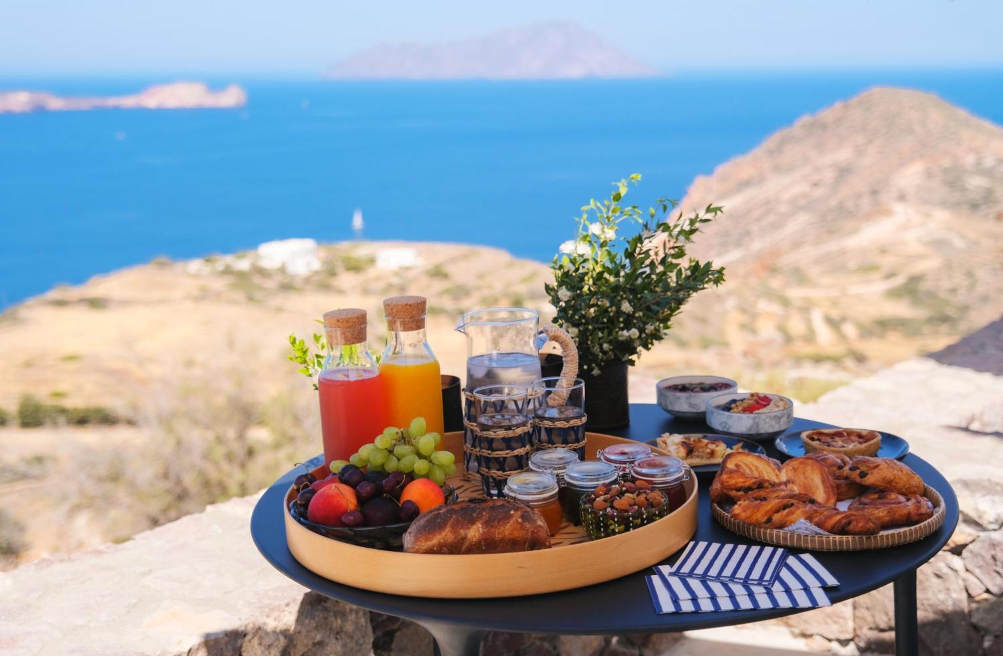 Odyssey Rock Milos Sunset Suites Plaka  Zewnętrze zdjęcie